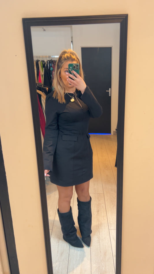 Robe black