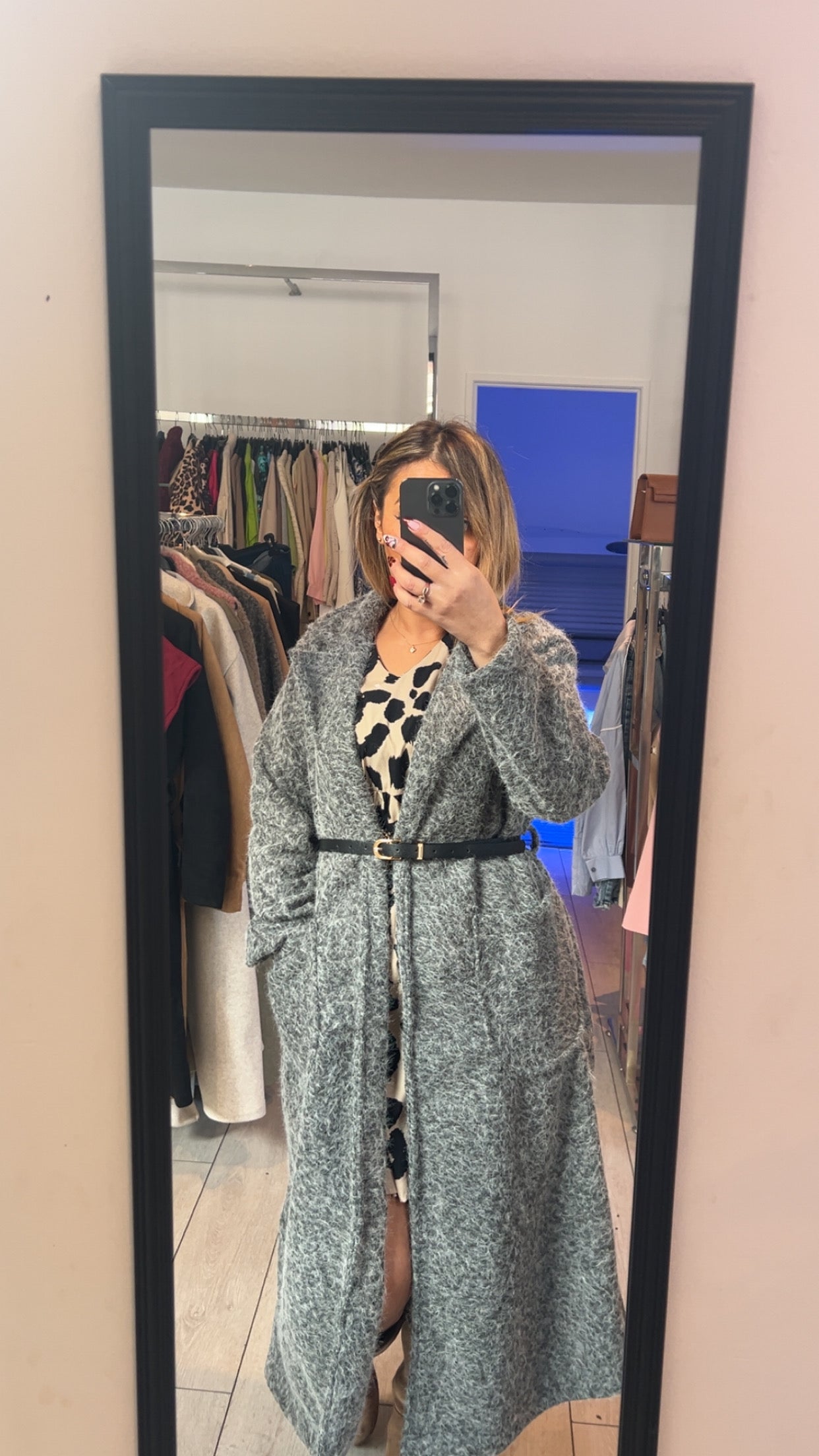 Manteau Long Gris en Laine Bouclée avec Ceinture