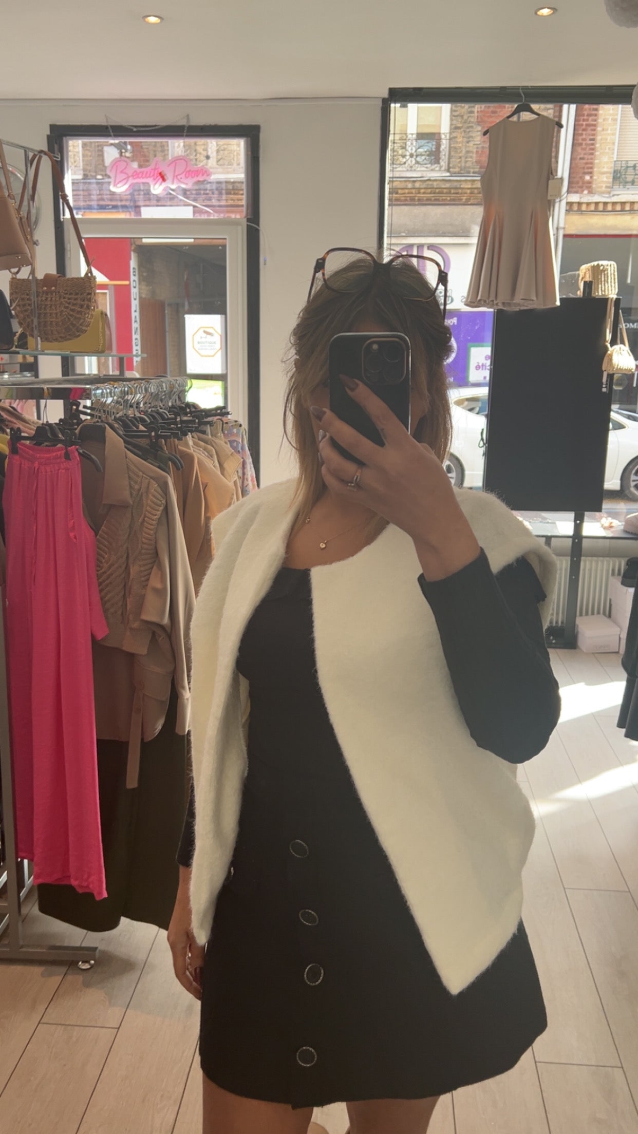 Veste Blanche Sans Manches Taille Unique - Élégante et Lumineuse